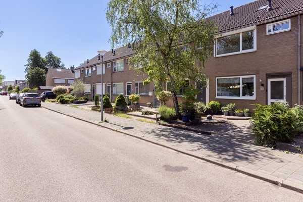 Foto - Te koop: Nette tussenwoning in het gezellige Klundert!